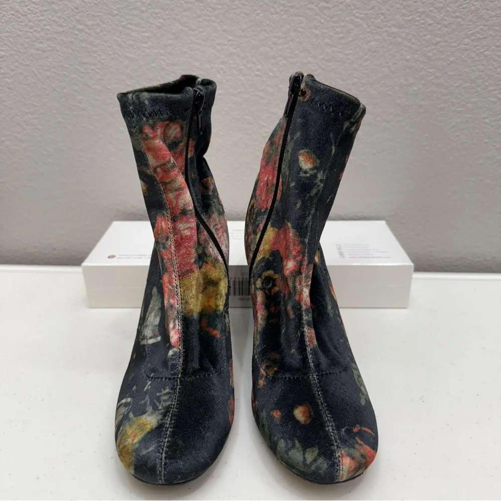 MIA Velveteen Boots Size 6 Floral Velvet Shoes Lux Comfy Block Heel